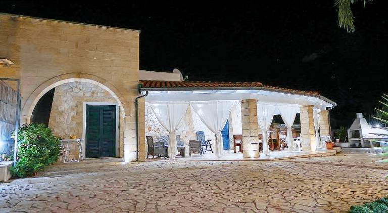 Villa with 2 rooms for 6 persons in Salve