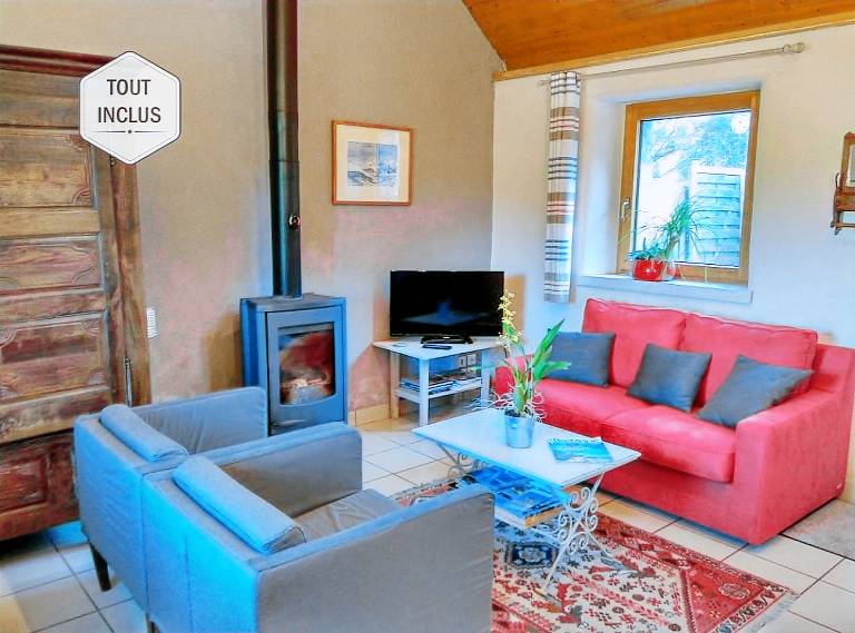 Gite with barbecue, patio & yard in Morlaix