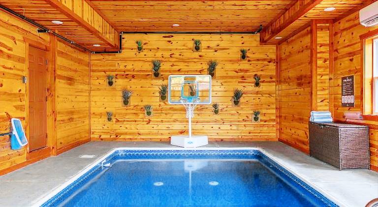 House with pool & jacuzzi — photo 3