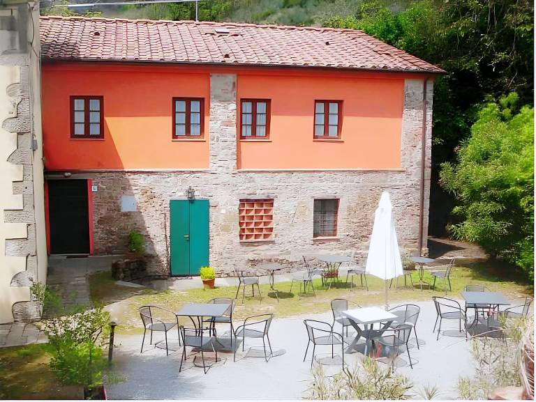 Farm with terrace & garden in Capannori