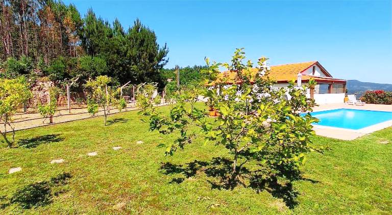 Villa with private pool, barbeque & garden — photo 4