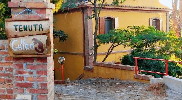 House with barbecue & yard in Corigliano-Rossano