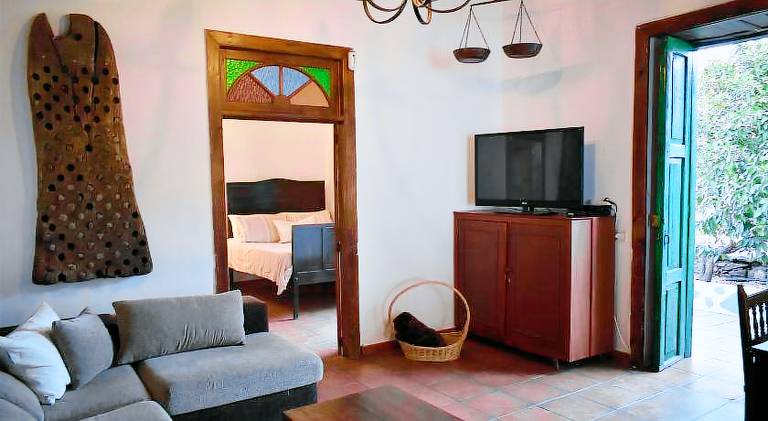 Charming chalet with jacuzzi & pool | Pets allowed — photo 2