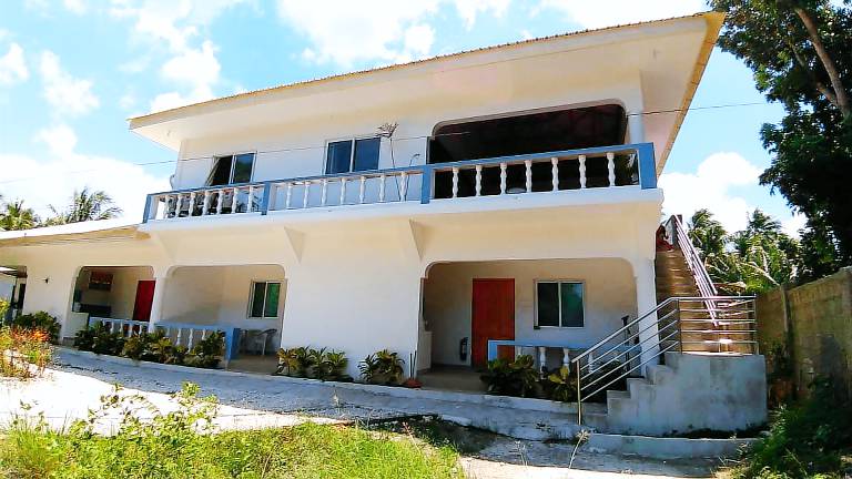 Rental apartment with patio, grill & yard in Moalboal