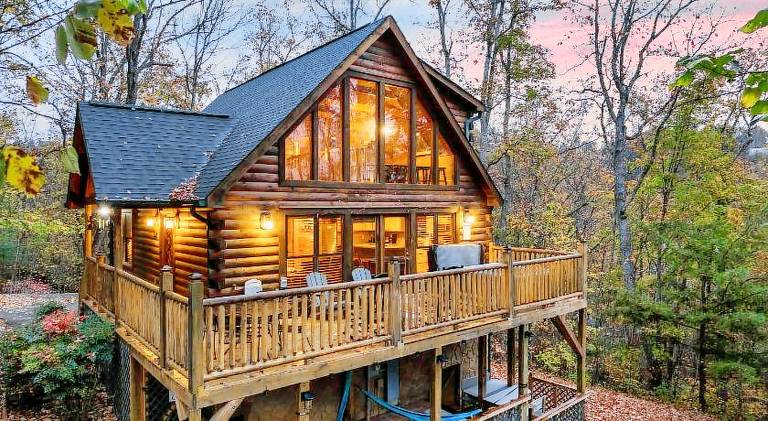 Pleasant vacation home with hot tub & sauna | Dogs allowed in Sevierville, TN