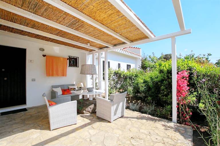 Villa with barbeque, terrace & yard | Garden view — photo 3