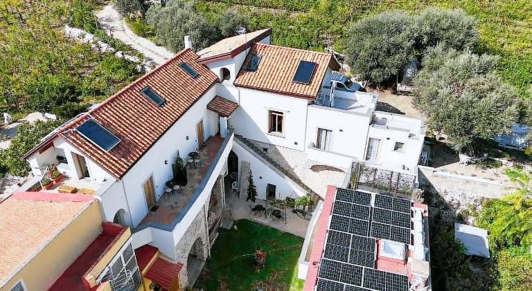 Charming farm with terrace, barbeque & yard | Pet-friendly in Castellammare di Stabia