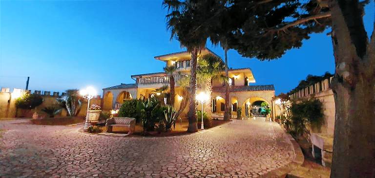 Family-oriented beautiful villa with private pool, patio & grill | Pet-friendly — photo 4