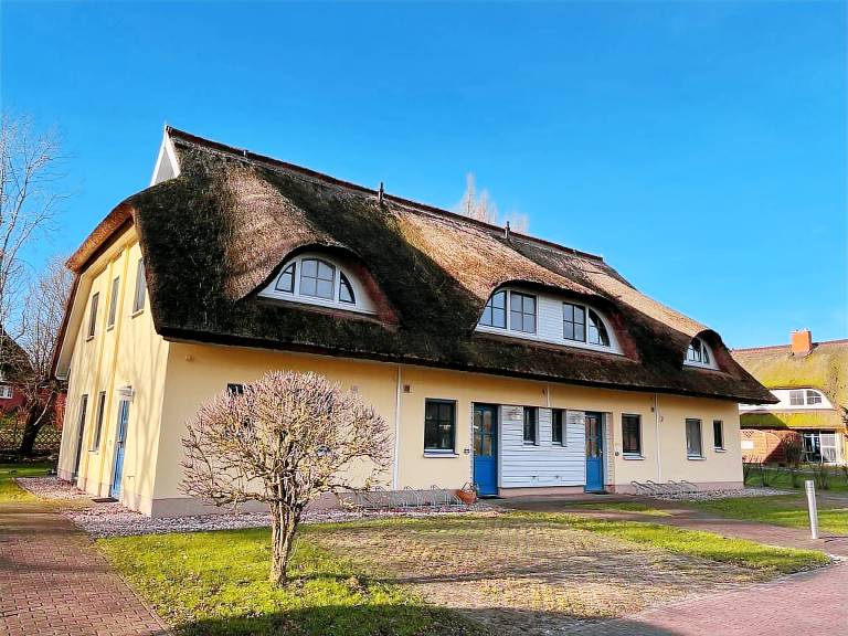 Ferienhaus Holunder 2 – Familienzeit unter Reet an der Puddeminer Wiek in Bergen auf Ruegen