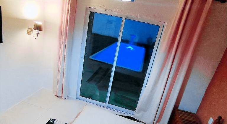 Vacation home with pool — photo 2
