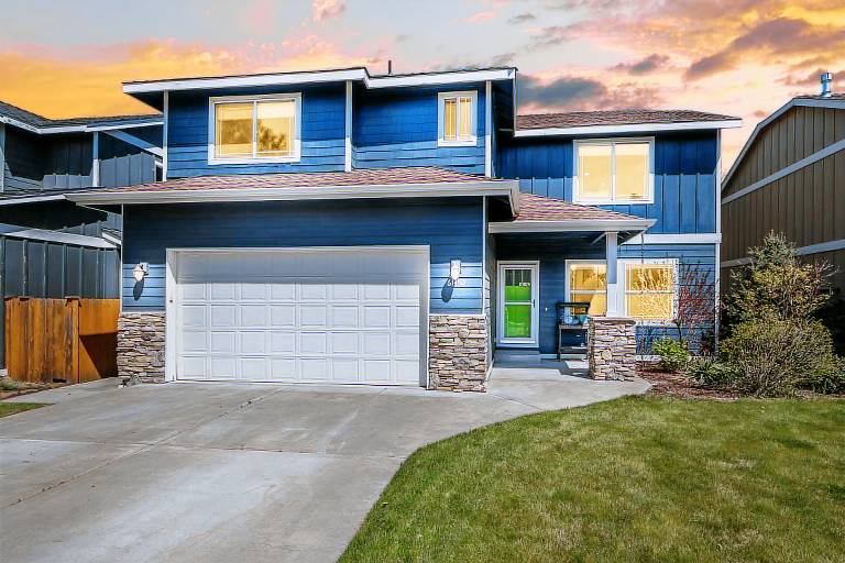 Vacation home with grill, fast internet & yard | Mountain view in Bend, OR