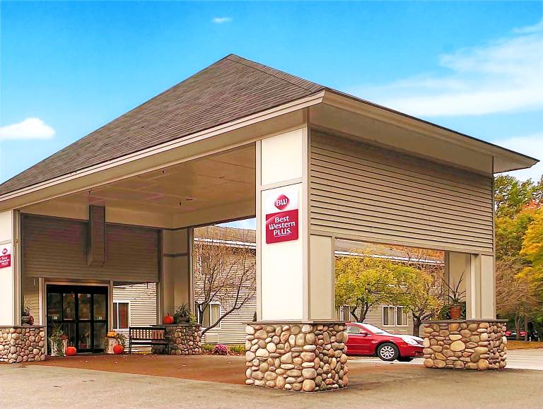 Best Western Plus Windjammer Inn & Conference Center in South Burlington, VT