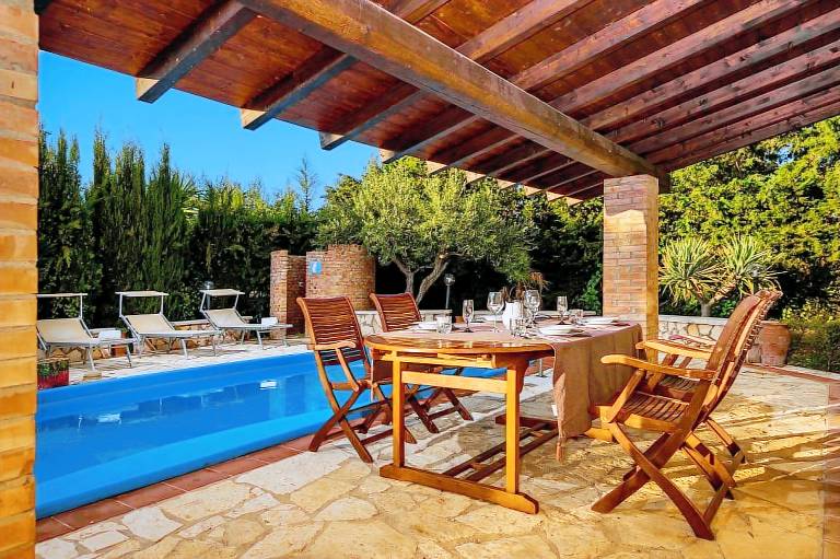 Villa with garden & private pool — photo 4
