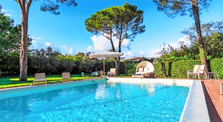 Villa with hot tub & pool | Pets are welcome — photo 2