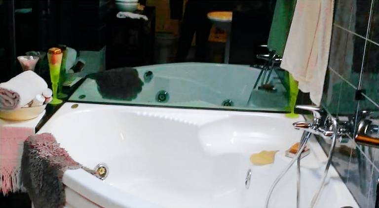 Apartment with hot tub & pool — photo 2