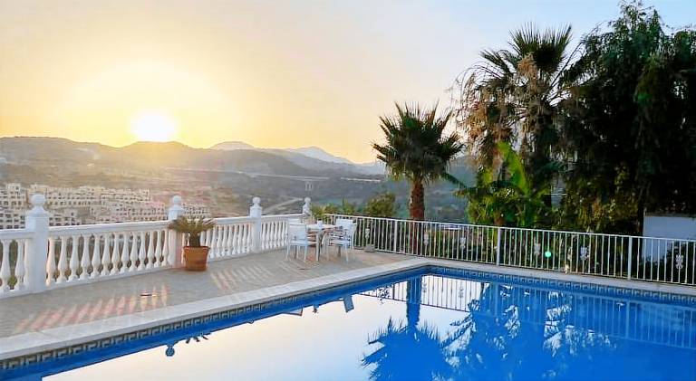 Spacious villa with pool | Pets allowed in Estepona