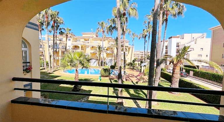 Rental apartment with terrace, garden & pool — photo 4