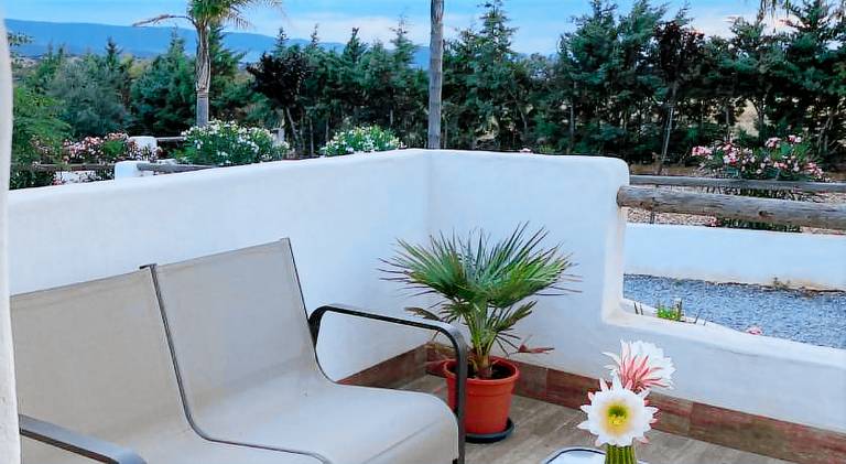 Serviced apartment with garden, hot tub & patio — photo 5