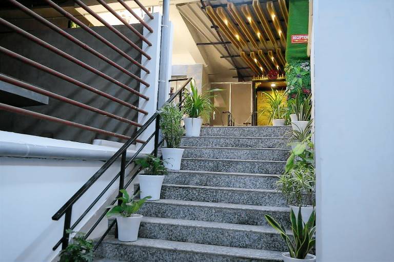 Hotel Pohor Regency 10 minutes travel to Kamakhya Temple. — photo 5