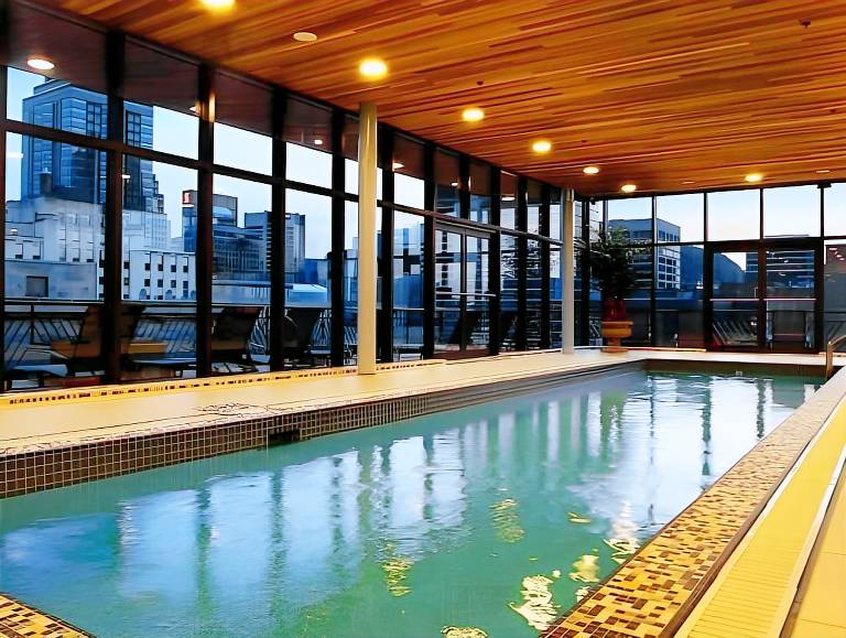 Serviced apartment with terrace & pool | Close to Notre-Dame Basilica — photo 2