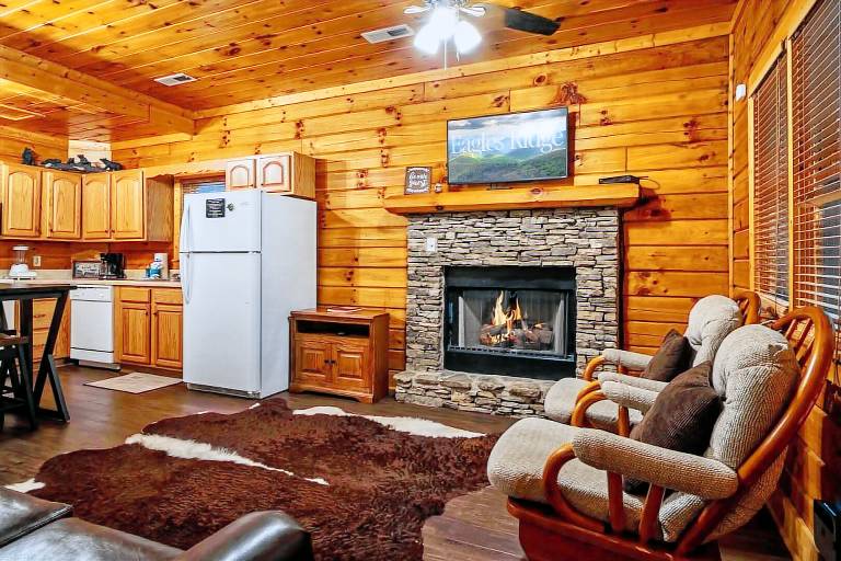 Cabin with private pool — photo 2
