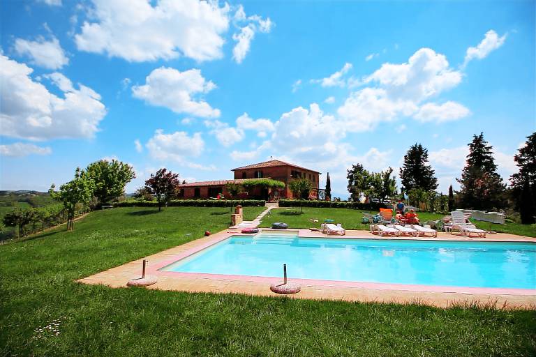 Farm with pool, barbecue & garden | Nature view — photo 2