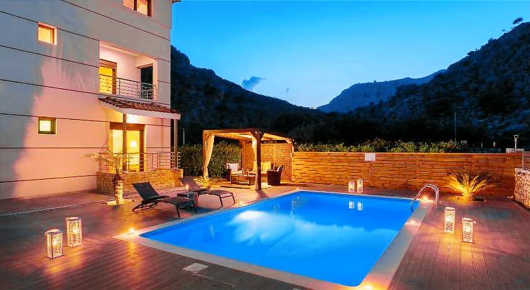 Villa with jacuzzi, barbeque & terrace in Rhodes