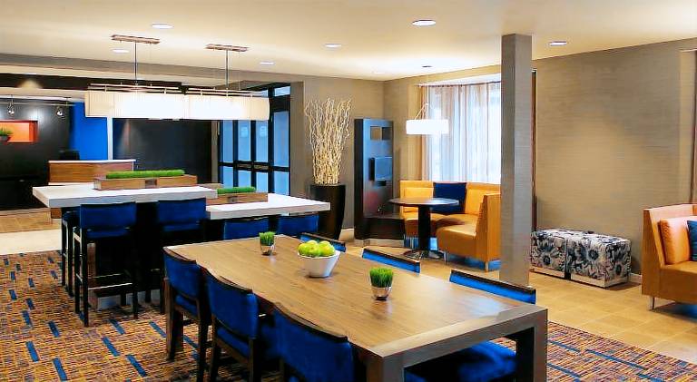 Country Inn & Suites by Radisson Columbus-Edinburgh — photo 5