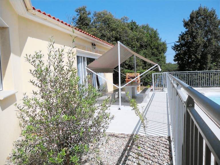 Villa with patio, barbeque & private pool | City view — photo 3