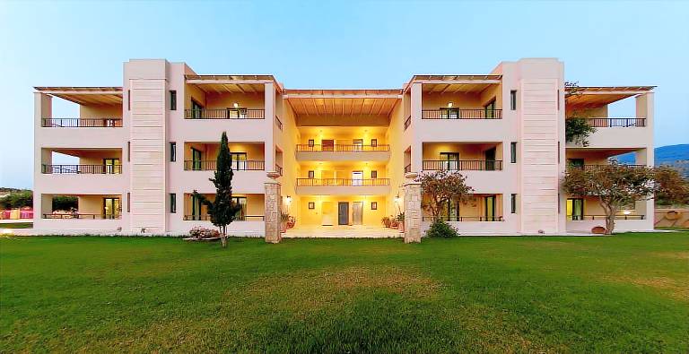 Pleasant serviced apartment with terrace, garden & pool | Beach nearby | Suitable for remote work | Pets allowed — photo 3