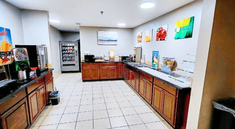 Quality Inn Brunswick Cleveland South — photo 4