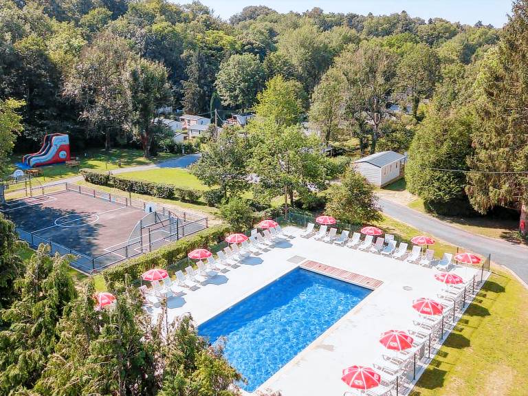 Lovely mobile home with heated pool, grill & patio | Dogs allowed — photo 2