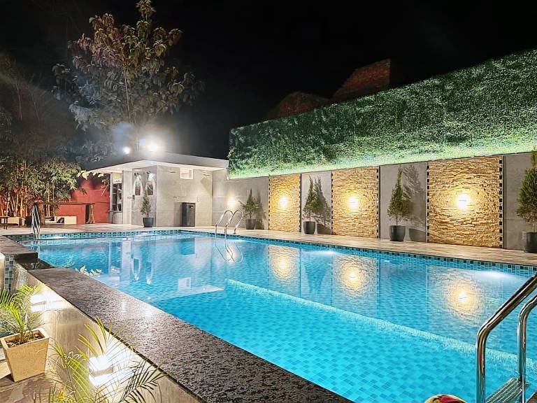 Bungalow with yard, grill & pool | Suitable for remote work — photo 3