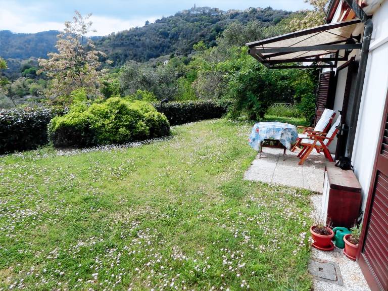Charming vacation home with terrace & yard | Mountain view | Pets are welcome — photo 5