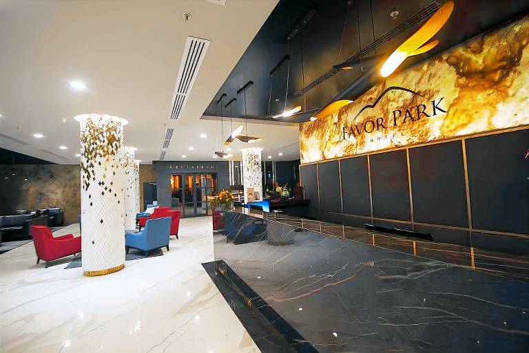 Favor Park Hotel