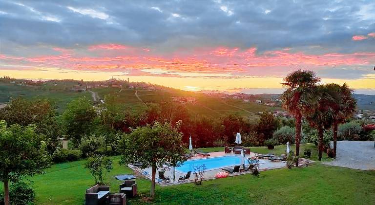 Holiday apartment with terrace, BBQ & private pool — photo 4