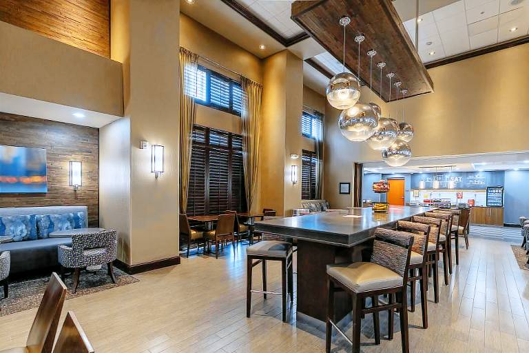 Hampton Inn & Suites Greensboro/Coliseum Area — photo 2