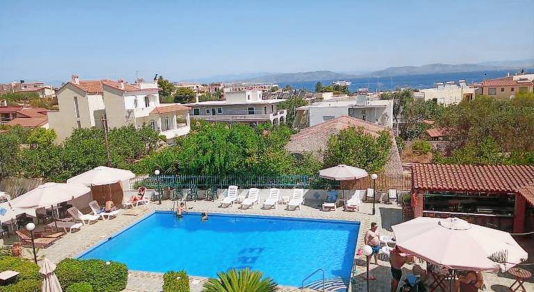 Charming serviced apartment with pool, garden & patio | Suitable for remote work | Pets are welcome — photo 4