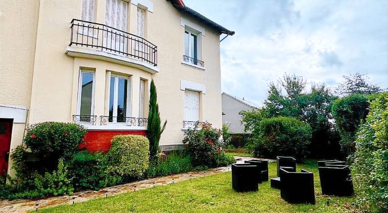 Vacation home with 7 rooms for 13 persons in Aubiere