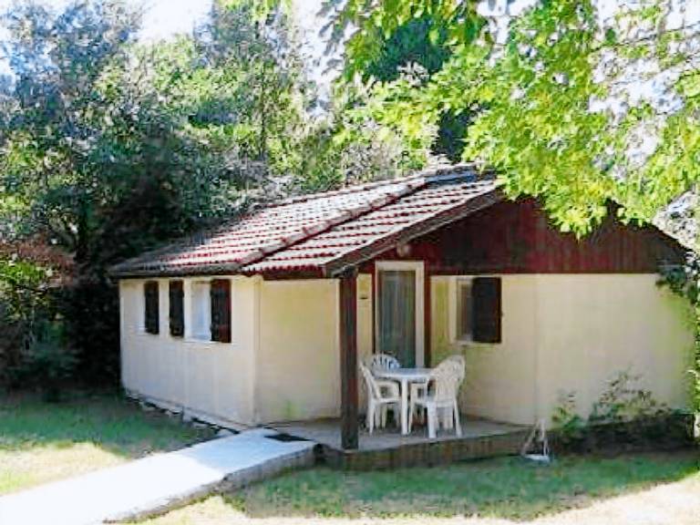 Family-oriented chalet with terrace & heated pool | Dogs allowed — photo 4