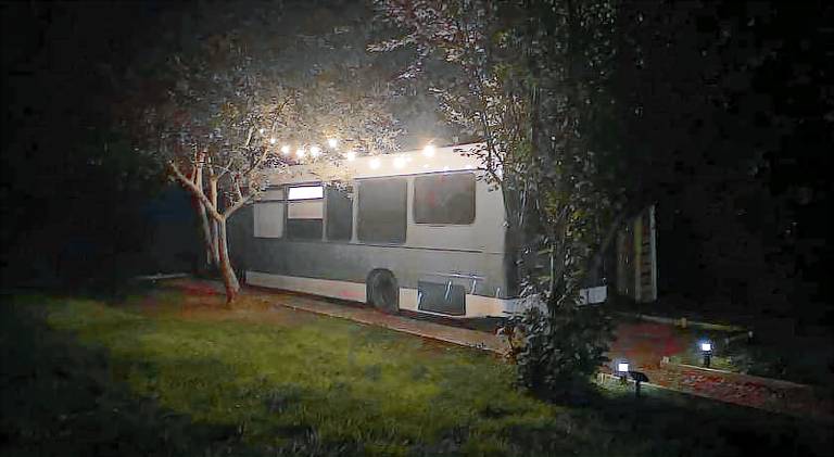 Relaxing retreat for 2 on beautiful converted bus — photo 5
