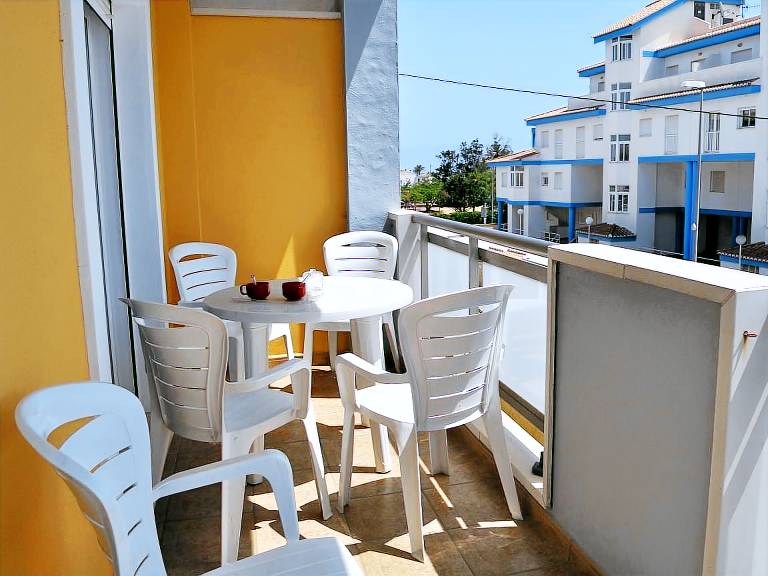 Beachside Apartment with Pool, Terrace & Parking, Near Dénia - Sleeps 4 — photo 5
