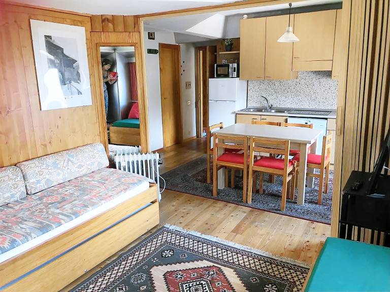 Family-friendly wonderful rental apartment with private pool | Next to the ski | Pets are welcome — photo 4