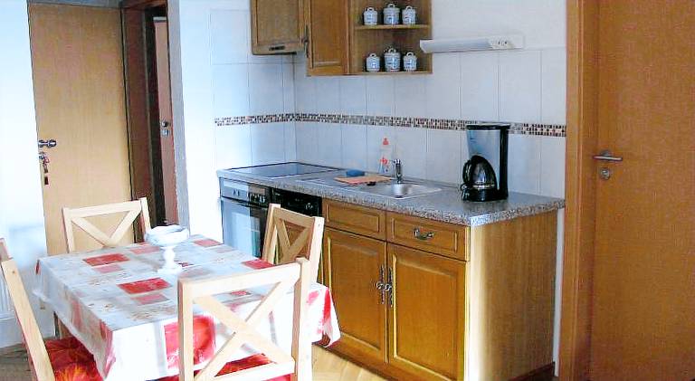 Pleasant apartment with terrace, yard & BBQ | Pets allowed — photo 4