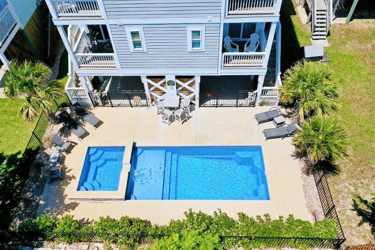 Family-oriented house with private pool, grill & jacuzzi | Sea view | Close to the beach | Pets allowed in Carolina Beach, NC