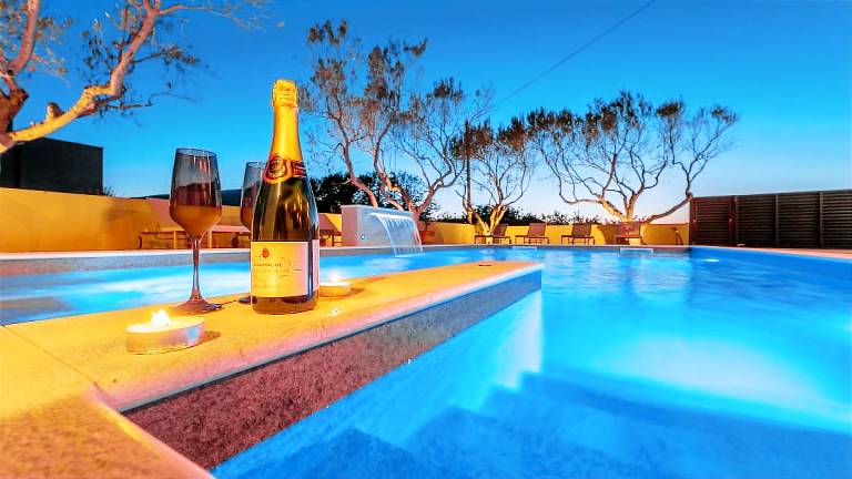 Charming villa with hot tub, pool & sauna | Pets are welcome — photo 5