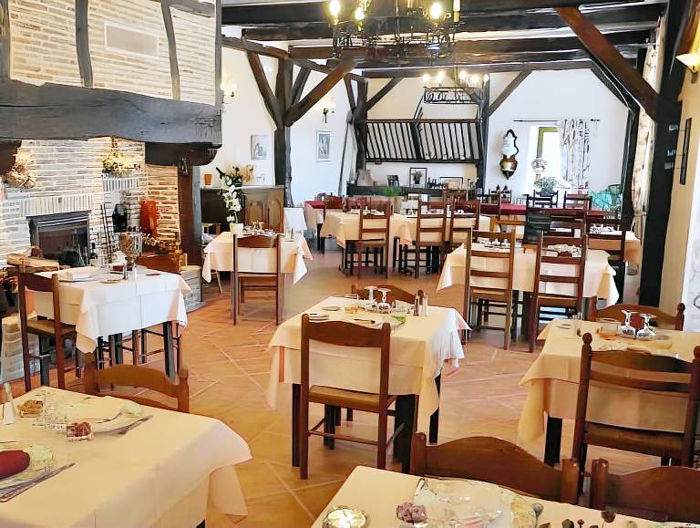 Logis Hotels - Auberge de l'Ile - Hotel 3 etoiles et Restaurant in Lacave