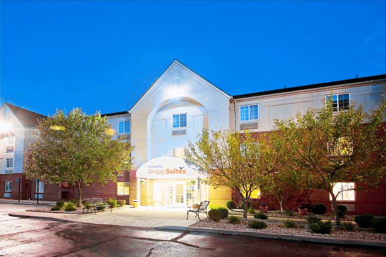 Sonesta Simply Suites Detroit Troy in Troy, MI