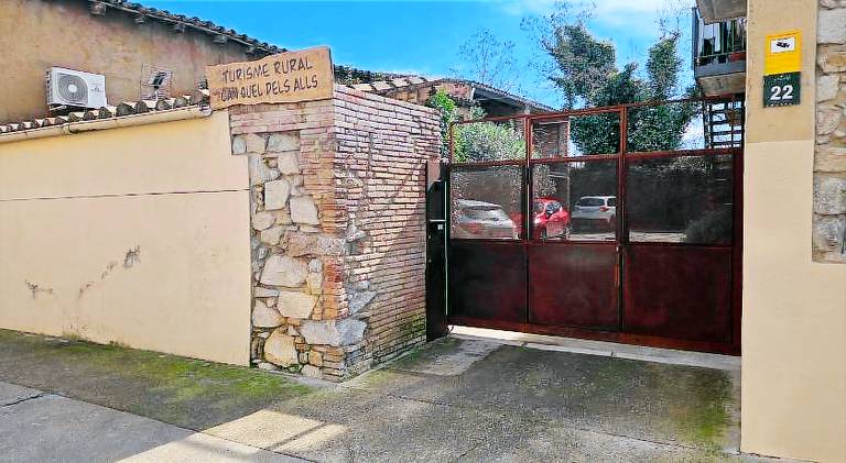 Holiday apartment with pool in Girona