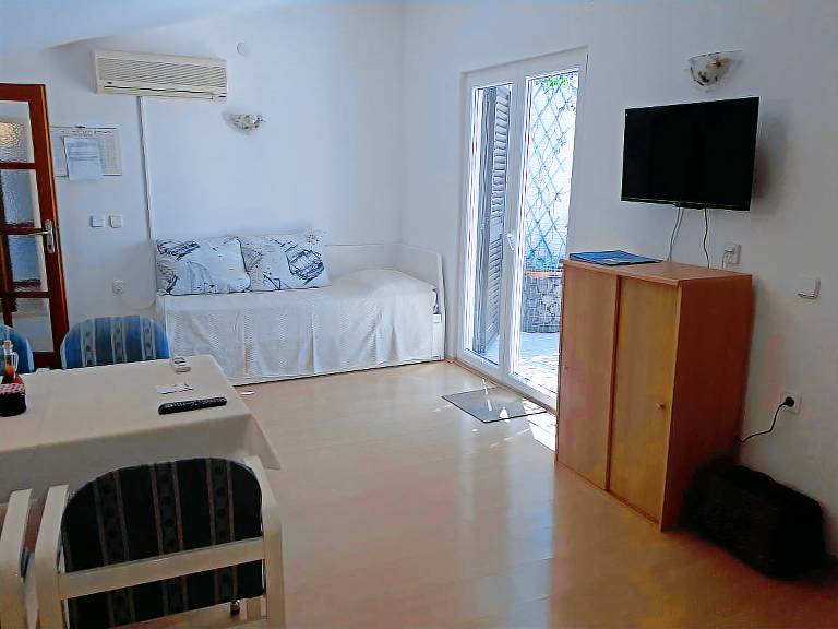 One bedroom apartment with terrace and sea view Zavala, Hvar (A-8912-a) — photo 2